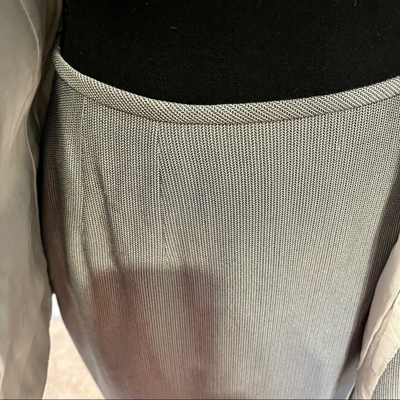 Vintage Yansi Fugel 2-piece suit, classy, front button closure. Size 6 - Picture 8 of 10